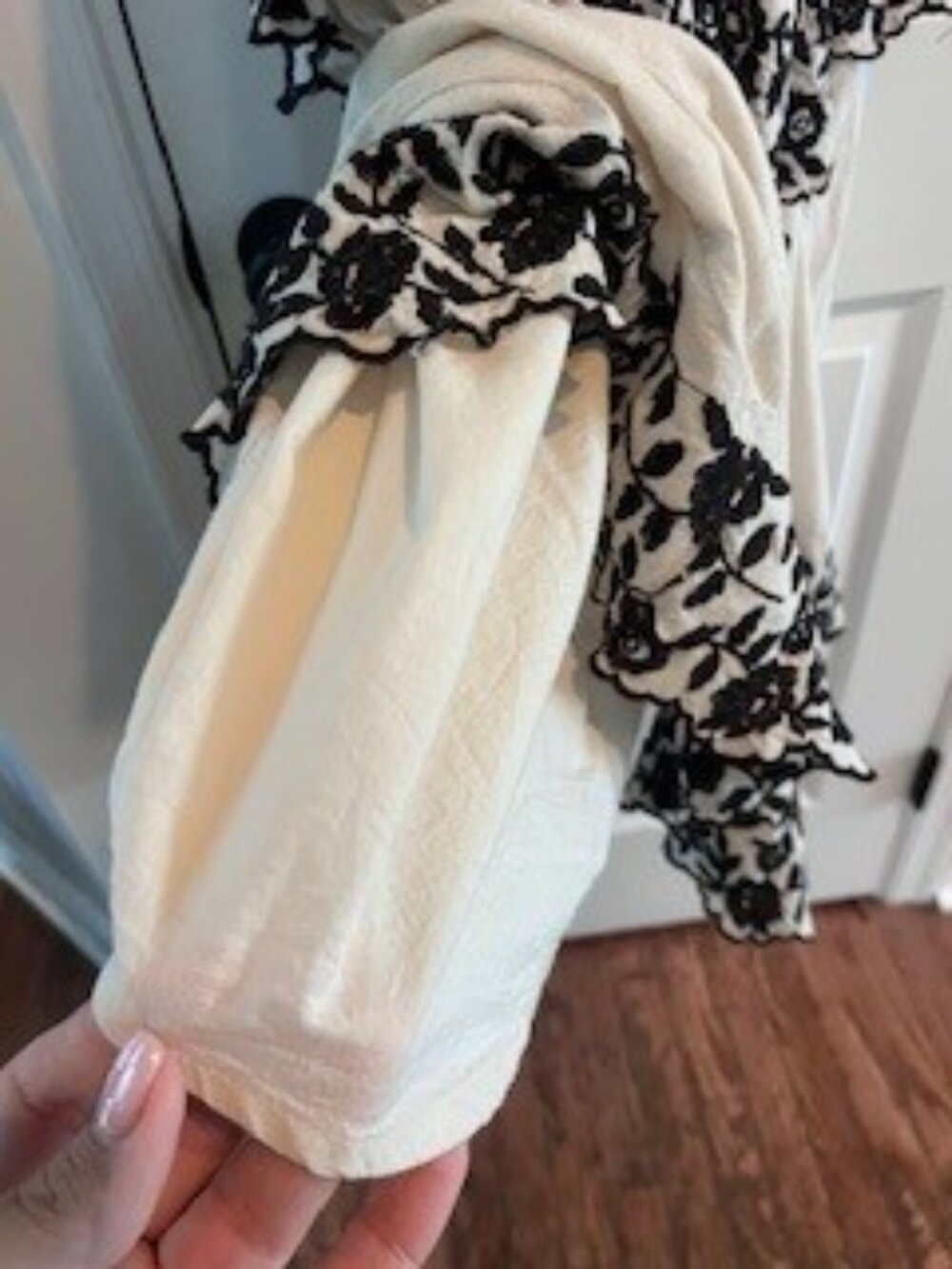 Abercrombie and Fitch tiered ruflled maxi creme dress black flowers - Size Med - Picture 2 of 4